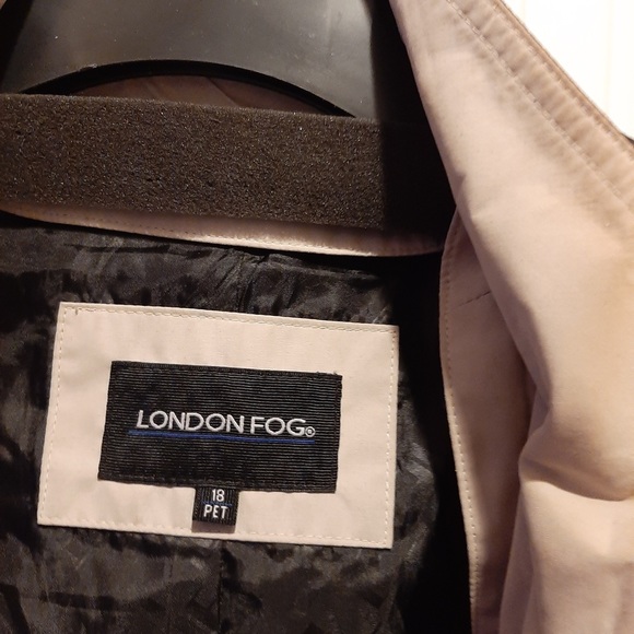 LADIES LONDON FOG RAINCOAT - Picture 4 of 11